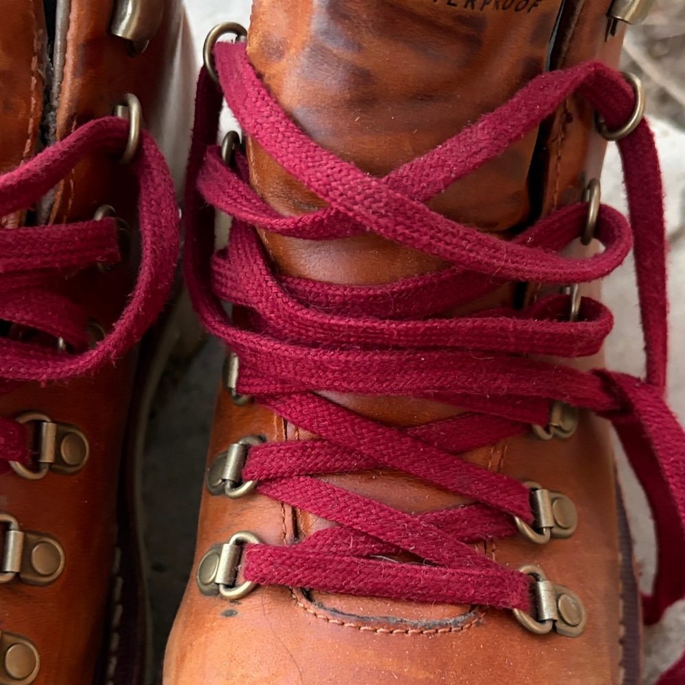 Eddie Bauer Brown Lace Up Boots with Red Laces - Picture 5 of 7